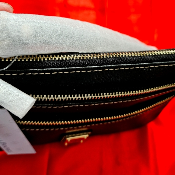 NEW! NWT Dooney & Bourke Black Saffiano Leather Triple Zip Wristlet! - Picture 6 of 13